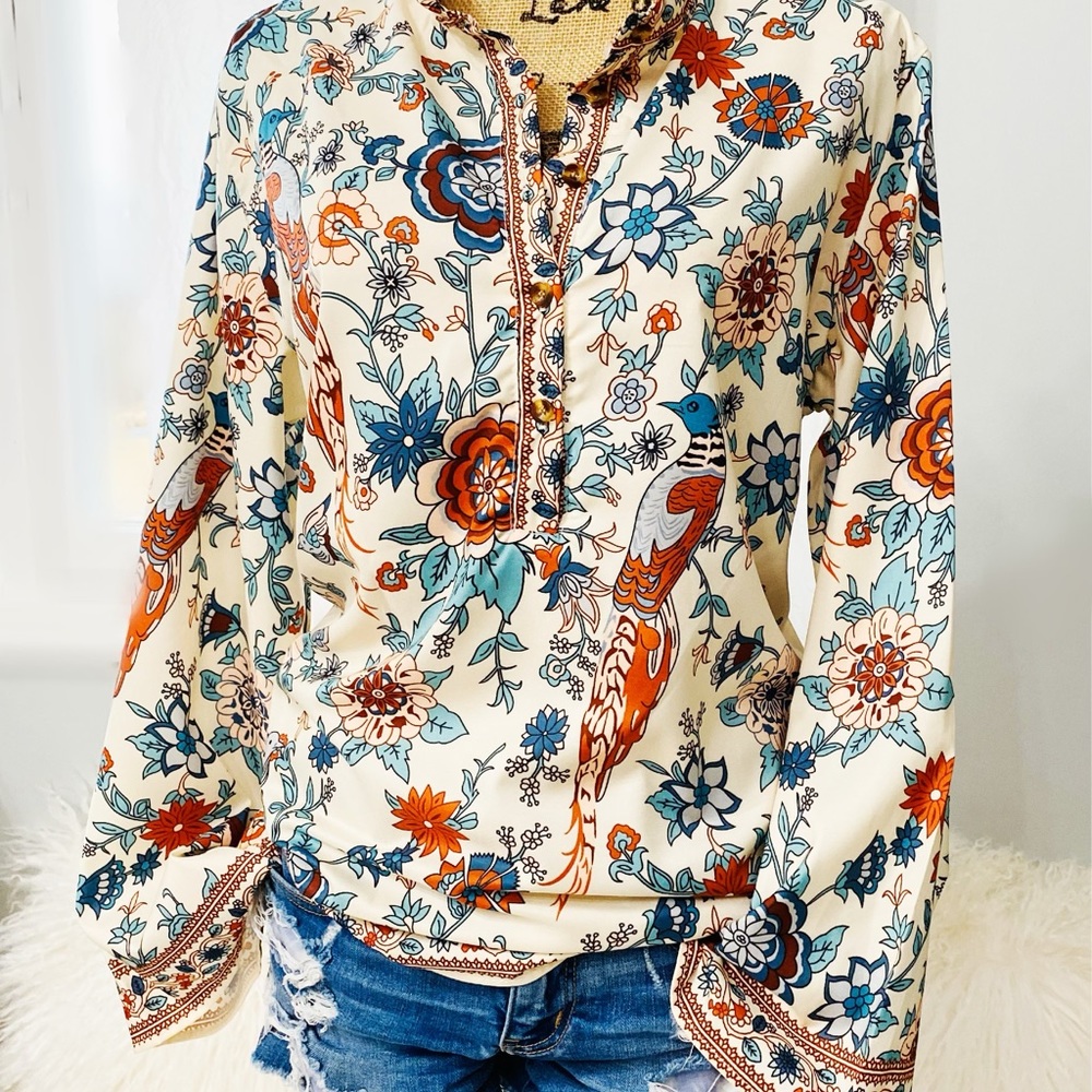 🌺 NWT!! Cream Peacock Inspired Floral Shirt.